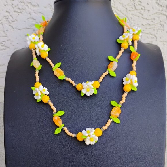 Vtg Plastic Lucite Daisy Leaf Orange Bead Necklace Fun Colorful 1960s Mod Retro - Picture 1 of 6